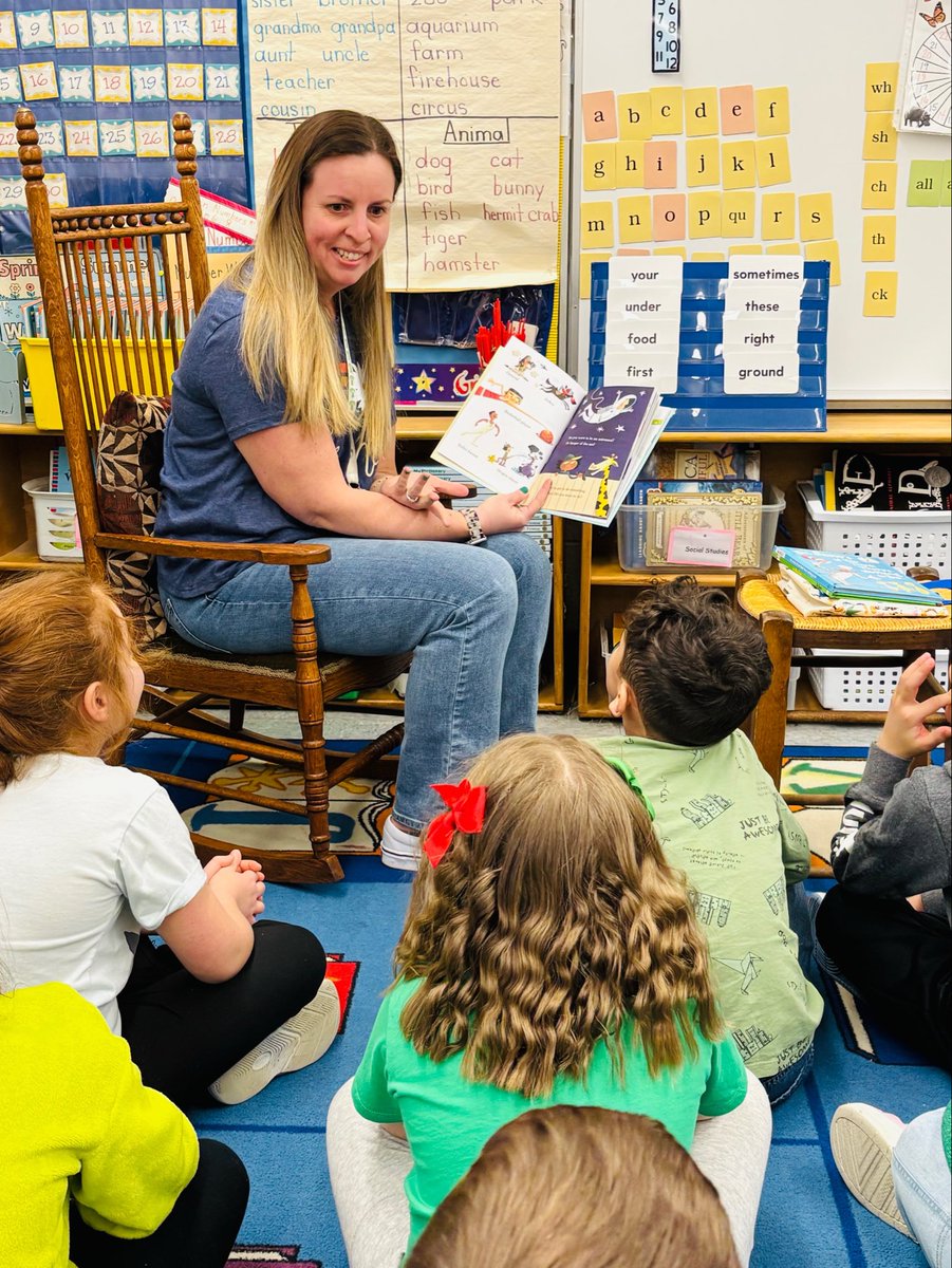 BEST_BTPS's tweet image. The BEST part of Miss Ellen’s day was visiting Mrs. Keough’s class at @DPESDragons as a Guest Reader! 📚💚 @BrickSupt