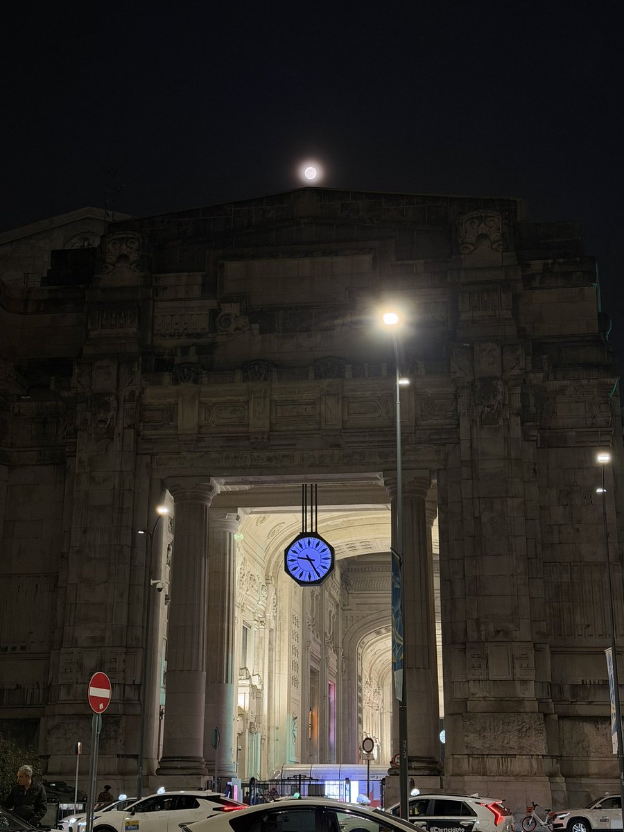 PilloleCult's tweet photo. #luna
#lampione
#orologio
E #buonaserata , #cultisti 🌒🌕🌖
Qualche canzone da ascoltare, adesso?
Cosa suggerite?
@pillolerock https://t.co/LnGH3BGA3f
