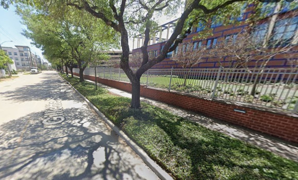 edix2017's tweet photo. @LMac_1326 @houstonairw I had my heels up on the low rise bricks with my back to the building. A close friend lived right down the block from there, beginning back in the days that was Jeff Davis Hospital. Another friend gave birth at the old hospital. Prolly some type of electronic alarm. https://t.co/FqPwCR7Ynb
