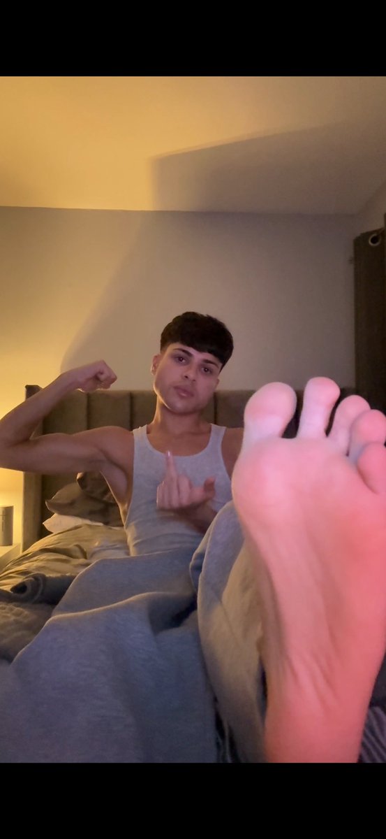 You are so addicted to these soles👣forever so weak for me 🤴🏻🐷 Look at you twitching to be here on your knees worshipping them 💰🧎😏Let’s drain that bank account 😵‍💫