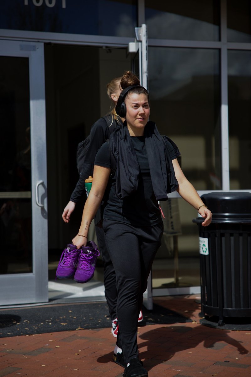 UTampaWBB's tweet photo. Rolling out ✌️

#TampaWBB🏀 #StandAsOne🛡️ https://t.co/r6TTEzxQZg