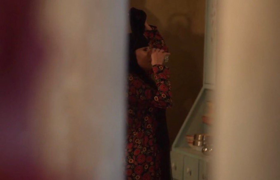 بصراحه اكثر شي موتني ضحك