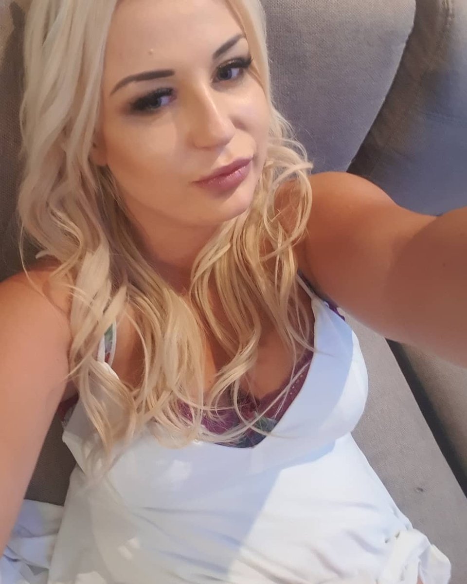 43 yaşında olmam sorun değilse konuşmak istiyorum
Müsaitsen yoruma nokta koy mesaj atıyım özelden 
( eğlenceli şeyler )