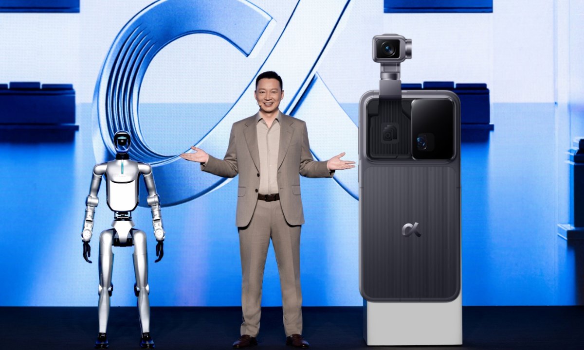 valeromme's tweet photo. La tendencia de los robots ya llegó a la industria móvil 🤖📱

Este smartphone que baila y te da consejos sobre tus fotos es una locura 
https://t.co/Gk62PoXPn2 https://t.co/BrTed4wmIY