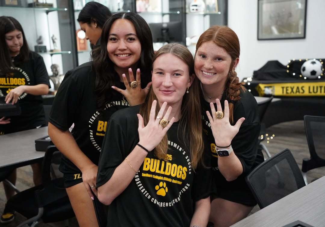 Signature Championship Rings tweet media