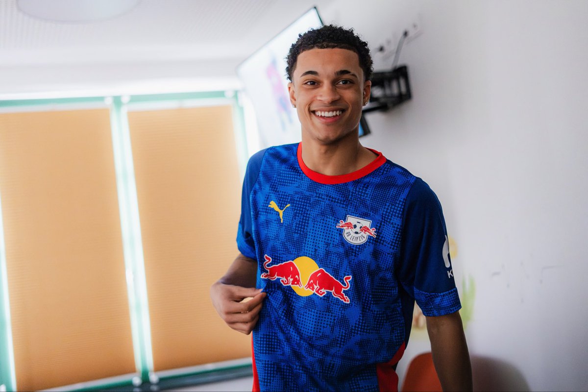 🚨 News zu Ayodele #Thomas 🔴⚪️
Der 18-jährige Winterneuzugang fehlte zuletzt wiederholt krankheitsbedingt im Kader gegen Hamburg, nun wird das vielversprechende Talent intern behutsam an die Profis herangeführt. Pflichtspieldebüt steht bislang noch aus…⏳✨
#RBL #News #Update