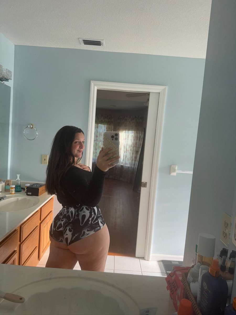 michaela2fine's tweet image. free pic if you stop scrolling and say hi😇