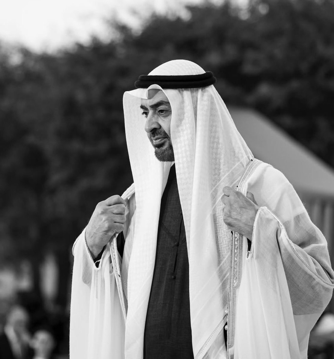 FfatiimaN's tweet photo. نمشي بأمر القايد اللي له ولاء
من شعبه اللي مخلص بقول وفعال

نسبق جهاد عيالنا حب وغلا
ويبشر بطيب علومنا وقت القتال

🇦🇪

#mohammed_bin_zayed https://t.co/yZ34MhPcod