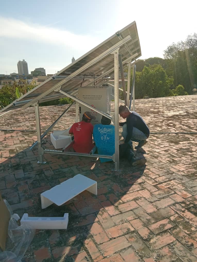 👵👴🏾Hasta el Hogar de ancianos Manuel Aneiro Subirat, llegaron los trabajadores de CEDAI para instalar módulos de paneles fotovoltaicos.

#cedaicuba