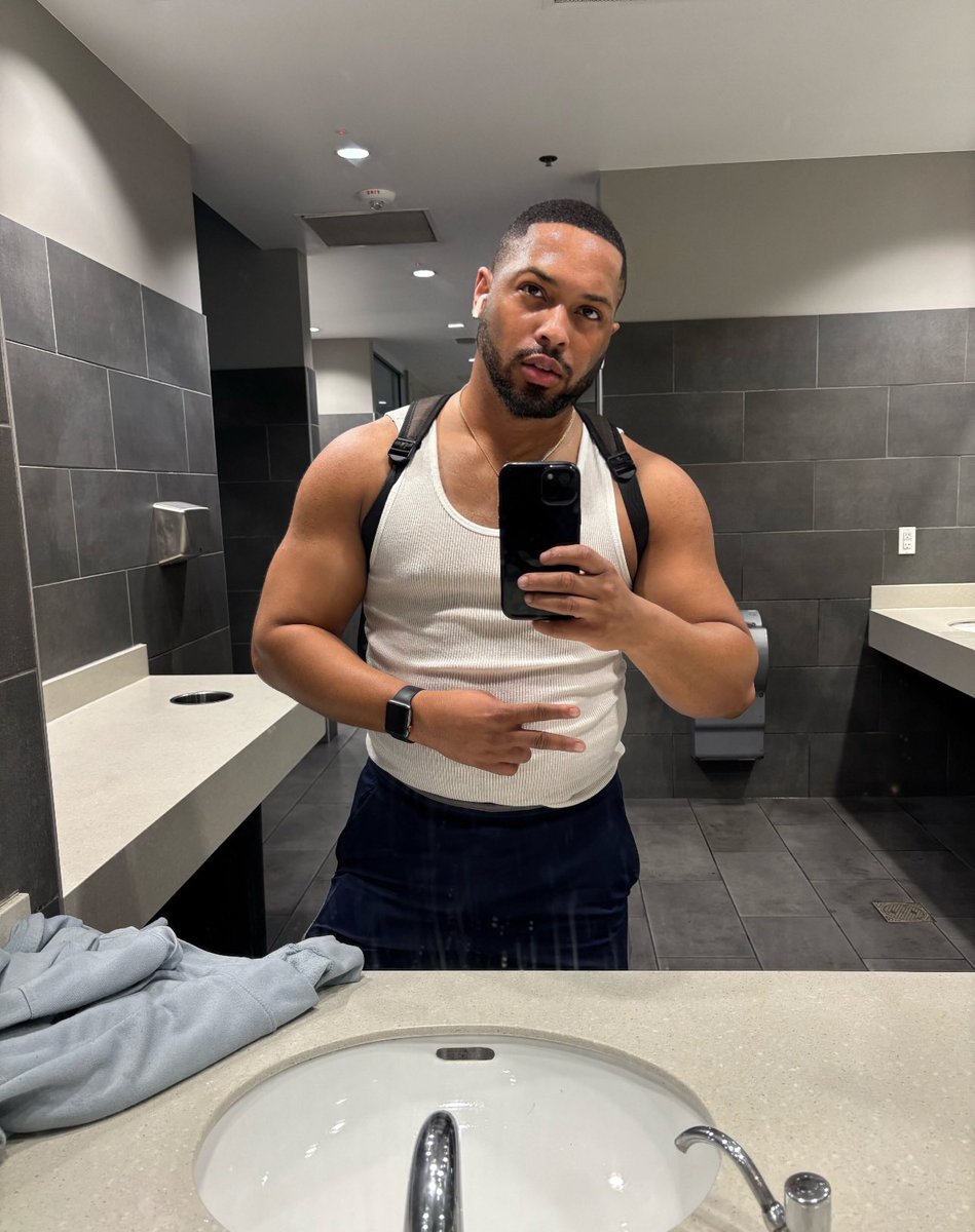 jayyroc101's tweet photo. It’s all up to you, anything!! https://t.co/OnjLD9gSBm