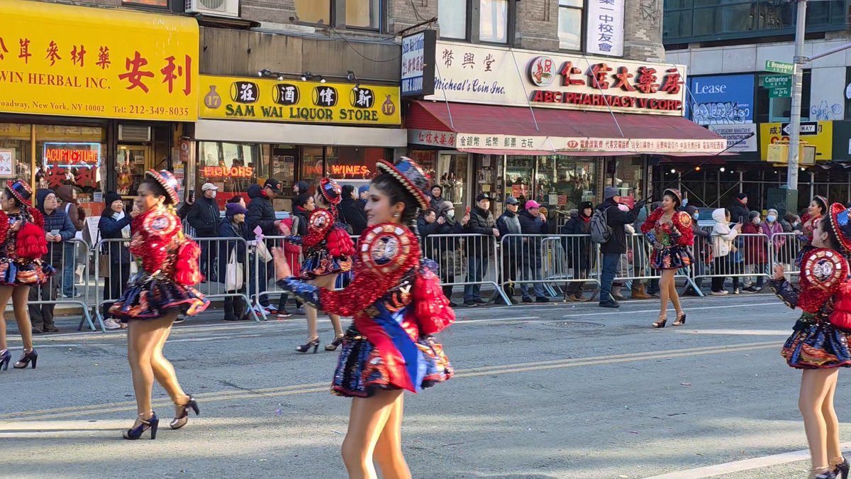 A New York City view from the Chinese Lunar New Year Parade.   Youtube.com/PabloGomezNYCV…