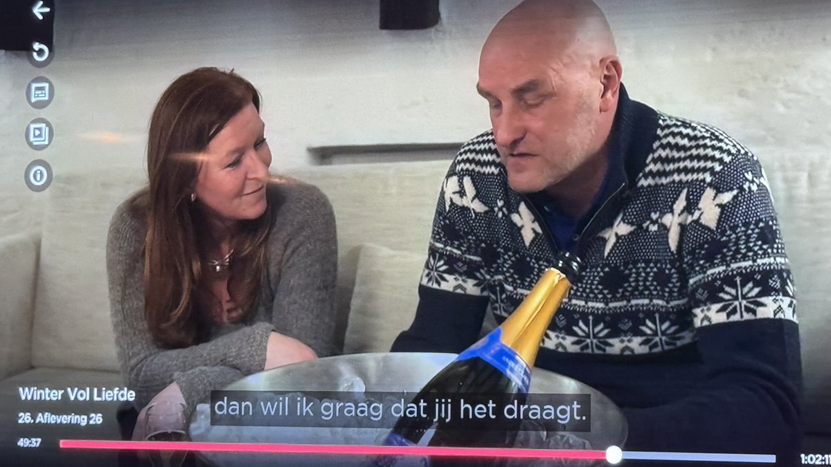 inkyopdrift's tweet image. DOE EVEN NORMAAL 

Als je moeder je zo dierbaar was en zoveel voor je heeft betekend, dan ga je toch niet na 2 weken hààr armband weggeven aan iemand die je NET kent! 😱

Die man spoort echt niet!
Als ik Elsje was zou het niet eens wìllen accepteren…

#wintervolliefde