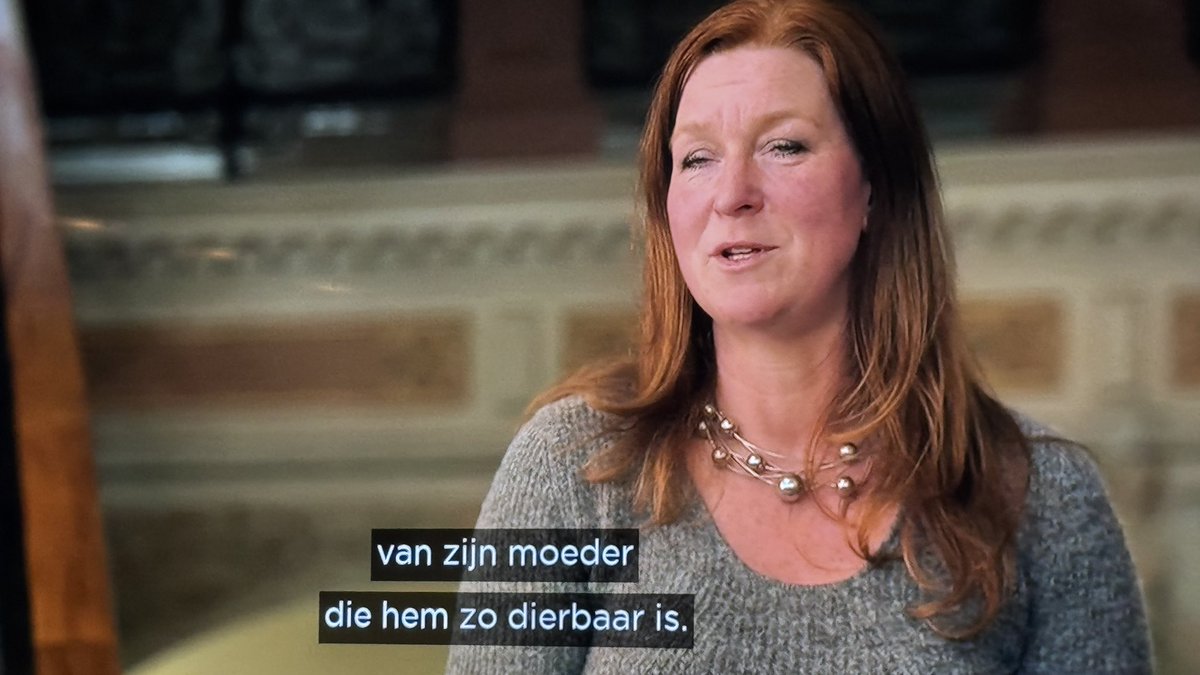 inkyopdrift's tweet image. DOE EVEN NORMAAL 

Als je moeder je zo dierbaar was en zoveel voor je heeft betekend, dan ga je toch niet na 2 weken hààr armband weggeven aan iemand die je NET kent! 😱

Die man spoort echt niet!
Als ik Elsje was zou het niet eens wìllen accepteren…

#wintervolliefde