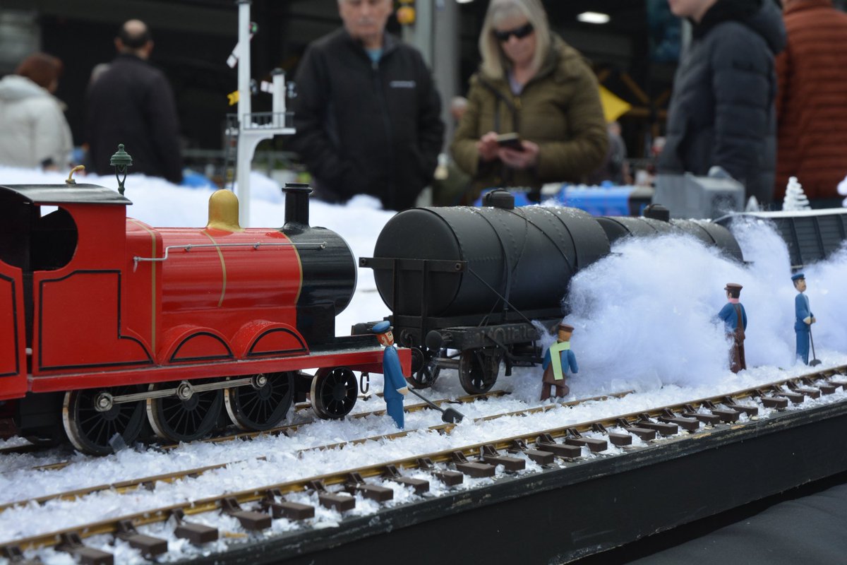 Tangentially Thomas tweet media