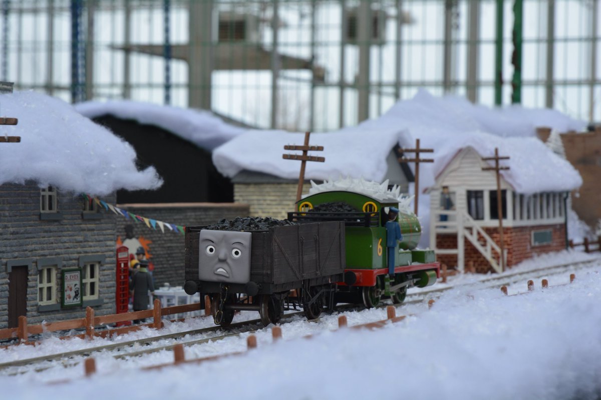 Tangentially Thomas tweet media