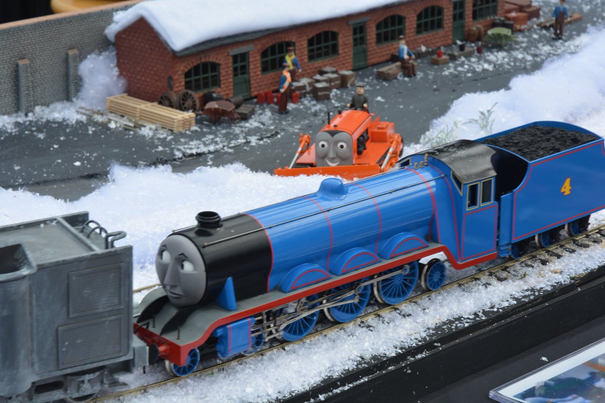 Tangentially Thomas tweet media