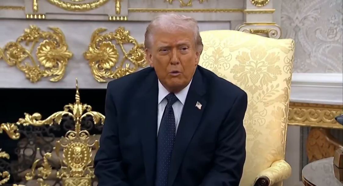 🔥🇺🇲¡Trump acaba de declarar la guerra comercial a España!  

El izquierdista Pedro Sánchez se negó a dejar usar las bases de Rota y Morón para aplastar a Irán… y Trump respondió sin filtro:

«¡España no tiene nada que nosotros necesitemos! Vamos a cortar todo el comercio con