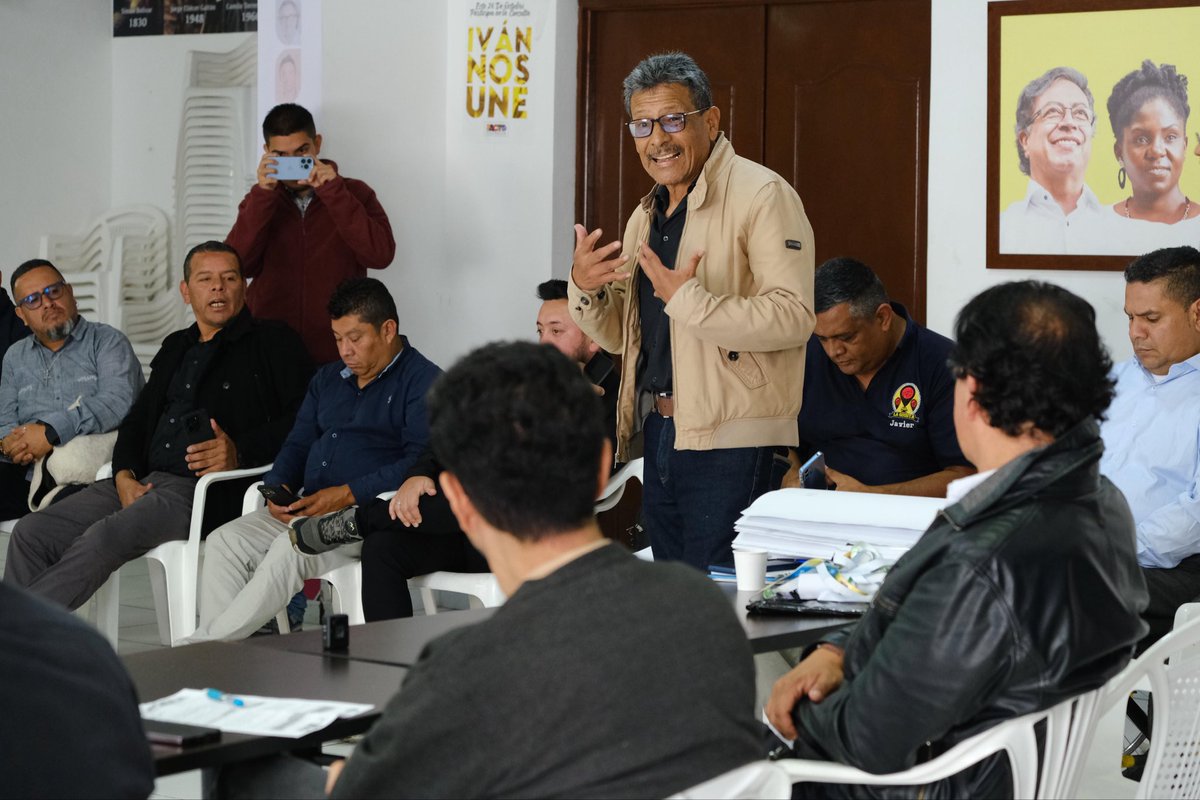 Asociaciones y Sindicatos de taxistas y transportistas respaldan a <a href="/IvanCepedaCast/">Iván Cepeda Castro</a> 🫶🏽

Vamos por políticas de seguridad y condiciones dignas para los trabajadores del taxi y del transporte de carga.