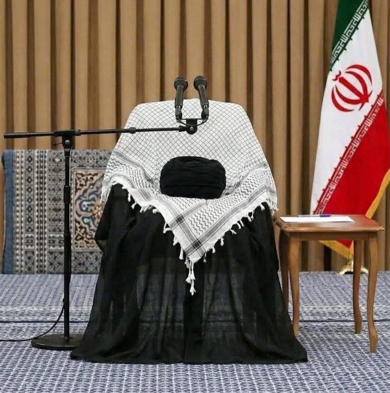 Soleimani1213's tweet photo. لاول مرة منذ عام 1989 يكون المكان فراغاً 💔
#السيد_علي_خامنئي_شهيداً https://t.co/rk4nj7YBoQ