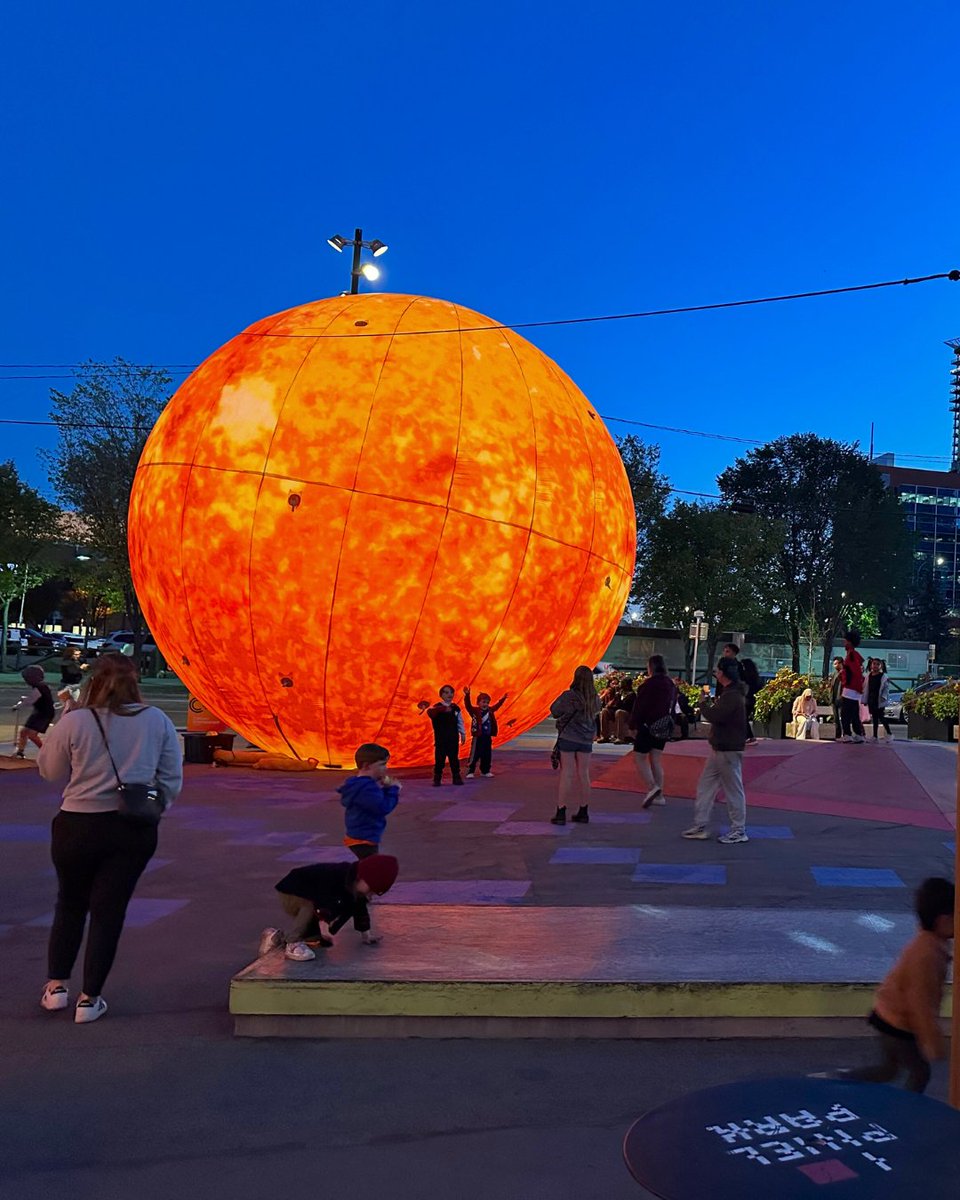 nightlight_vp's tweet photo. Night Light is building space for emerging creatives and bold new experiments in light. Stay tuned.

☄️Galactic Atmosphere Night Light 2025 @galactic_atmo.sphere

#NightLightYYC #VicParkYYC #YYCArts #SupportLocalYYC #LightArt #BeltlineYYC #CalgaryEvents https://t.co/VifHyHQ5su