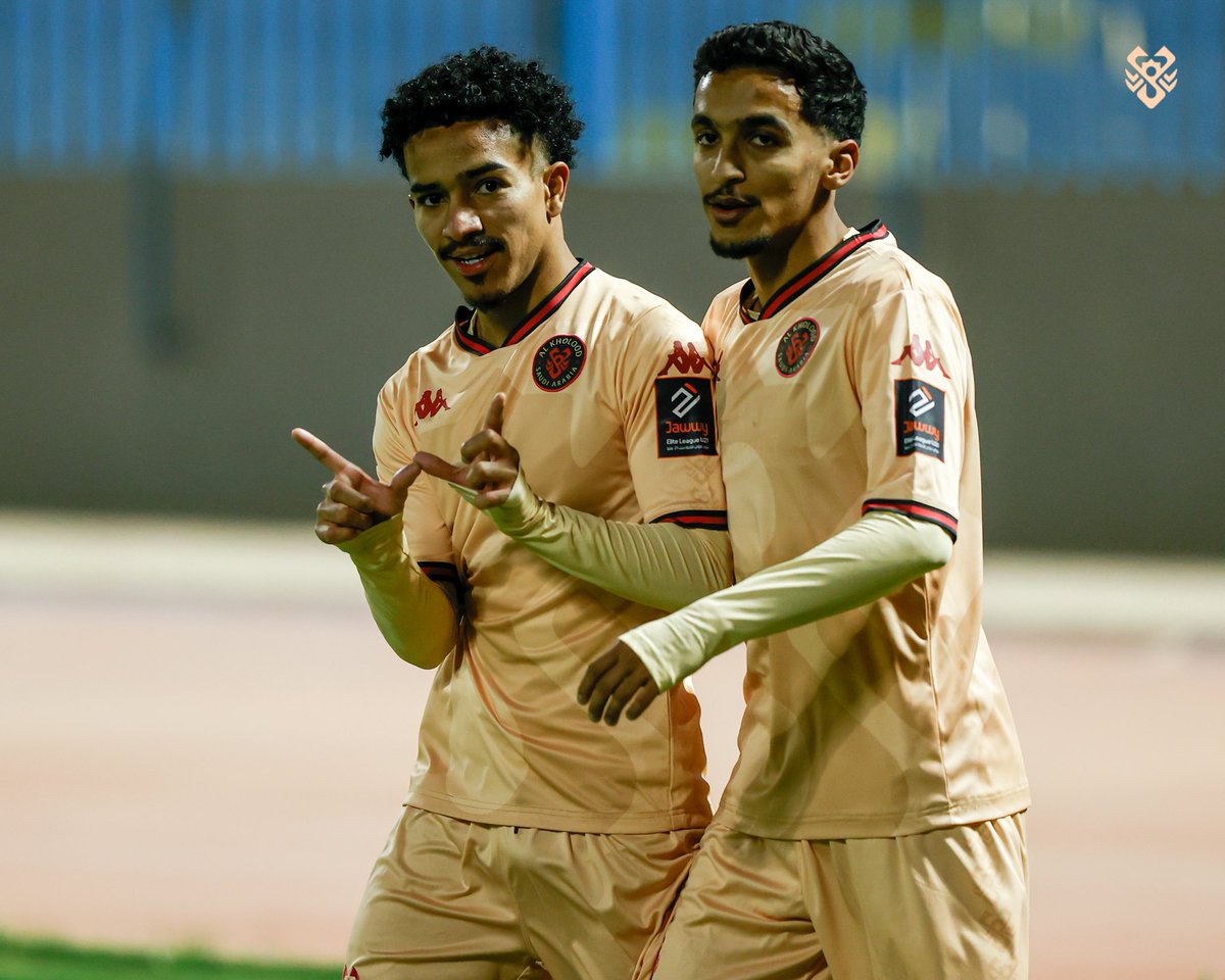 AlkholoodFuture's tweet photo. عبد الله العجيان وثامر الموسى يسجلان ⚽️⚽️

النجمة 2 - 2 الخلود https://t.co/0oefk3ik1q