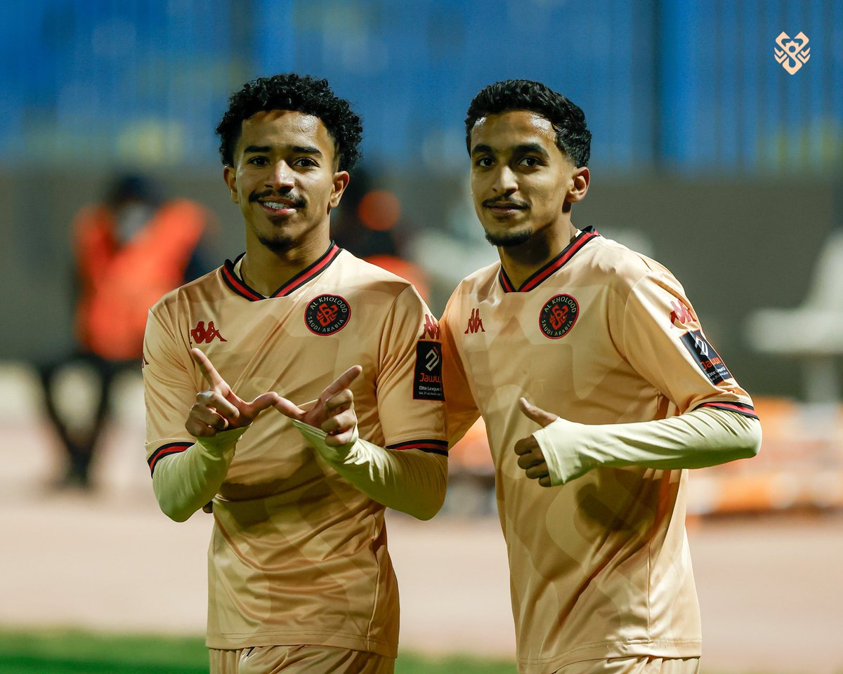 AlkholoodFuture's tweet photo. عبد الله العجيان وثامر الموسى يسجلان ⚽️⚽️

النجمة 2 - 2 الخلود https://t.co/0oefk3ik1q