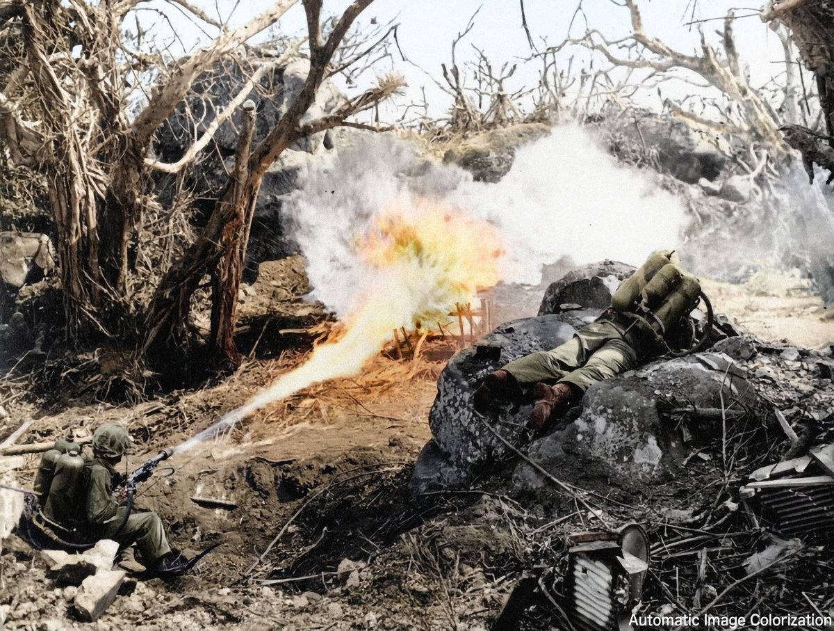 81年前の今日。1945年3月4日，「硫黄島の戦い」にて。摺鉢山への道を
