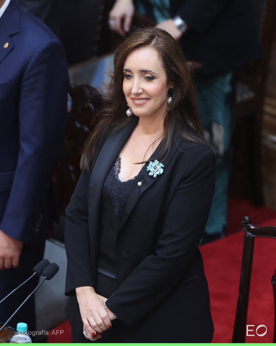 VVNoticiasX's tweet photo. ✍️ Victoria en redes
"No voy a dejar de sonreír por más que me difamen y maltraten. Para mí es un honor ser vicepresidente de todos los argentinos y cumplo con mi deber con esmero y templanza. Pese a las injurias y maltratos, mi consciencia está en paz"
Victoria Villarruel 🇦🇷 https://t.co/wft14Vun4H