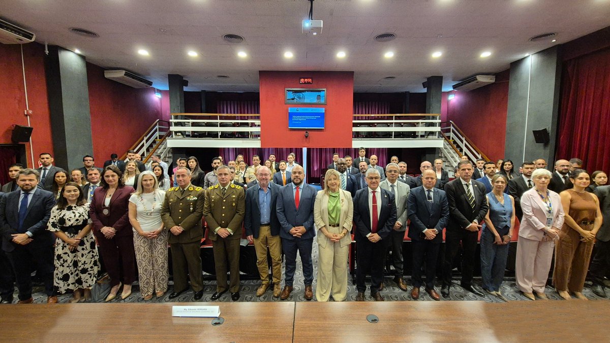 El crimen organizado es transnacional, dinámico y sofisticado. Nuestra respuesta también tiene que serlo.

Creamos el DFI, profesionalizamos la carrera de investigador y elevamos el estándar analítico de nuestras fuerzas. No alcanza con reaccionar: hay que anticipar, seguir el