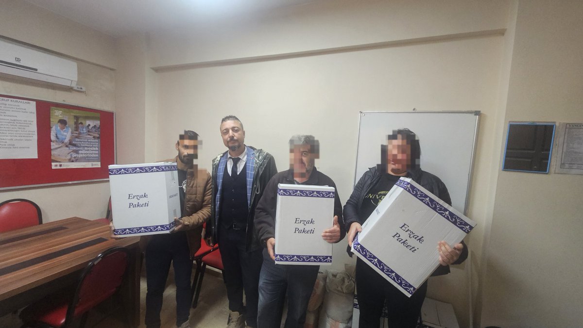 BergamaDsm's tweet photo. Ramazan Ayında, Bergama Denetimli Serbestlik Müdürlüğü olarak camilerimizde temizlik ve Koruma Kurulu Başkanlığı olarak ihtiyaç sahibi yükümlülere Gıda Yardımı yapıldı. #denetimliserbestlikteramazan https://t.co/2f3jlMVZuu