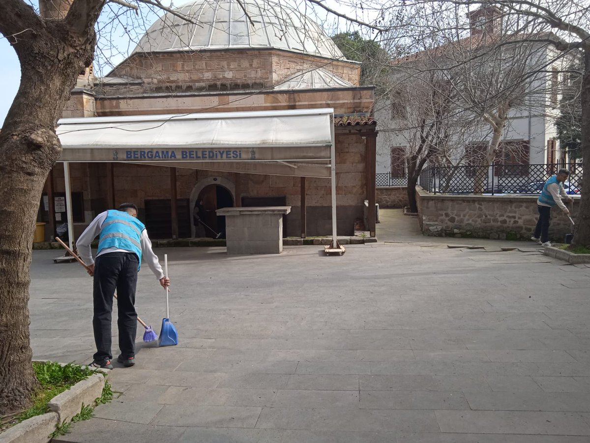 BergamaDsm's tweet photo. Ramazan Ayında, Bergama Denetimli Serbestlik Müdürlüğü olarak camilerimizde temizlik ve Koruma Kurulu Başkanlığı olarak ihtiyaç sahibi yükümlülere Gıda Yardımı yapıldı. #denetimliserbestlikteramazan https://t.co/2f3jlMVZuu