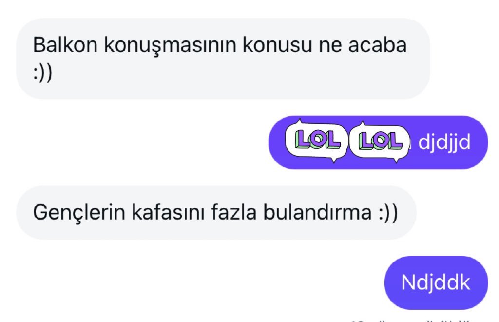 Kafeteryada öğrencilerle oturuyodum, biraz ileride oturan personellerden biri bana dikkat kesilmiş.