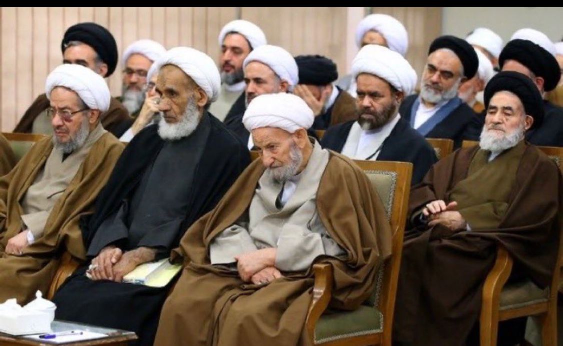 🔥🇮🇷En Irán: La Asamblea de Expertos se reunió en Qom para votar sobre el próximo “Líder Supremo” y buscar el próximo sucesor de Ali Jamenei. Israel simplemente los bombardeó a todos. 

El régimen de Irán está siendo decapitado de tajo.