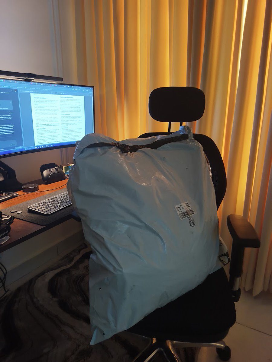 0xDenzel's tweet image. This is probably the biggest package i've had in a while. #Temu