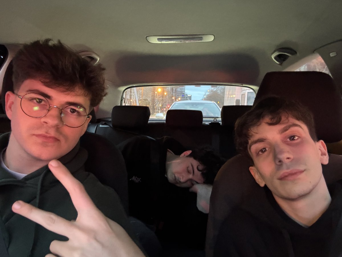 angelowo tweet media