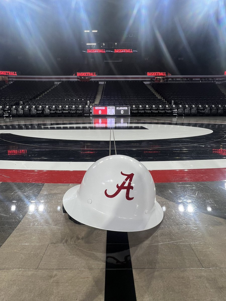 Today is a good day because it’s Gameday!

Time to go to work!

#RollTide | #BlueCollarBasketball