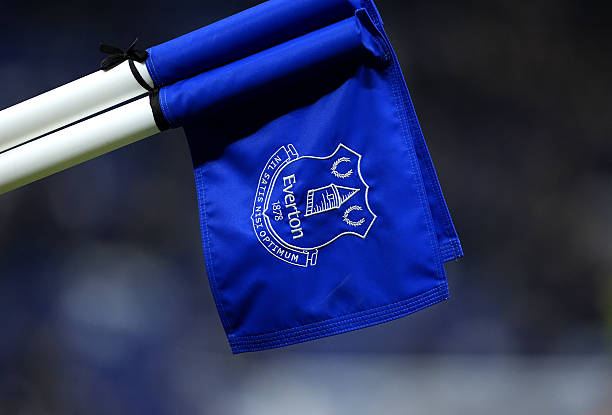 Mercado_Ingles's tweet photo. El Everton de David Moyes a pesar de tener que trasladarse a un nuevo estadio, vender a sus mejores jugadores por problemas financieros, con un presupuesto limitado y con cambio de dueños; ahora están a 6 puntos por lograr un cupo a la UEFA Champions League. Infravalorados. https://t.co/xbGAR2NwaD