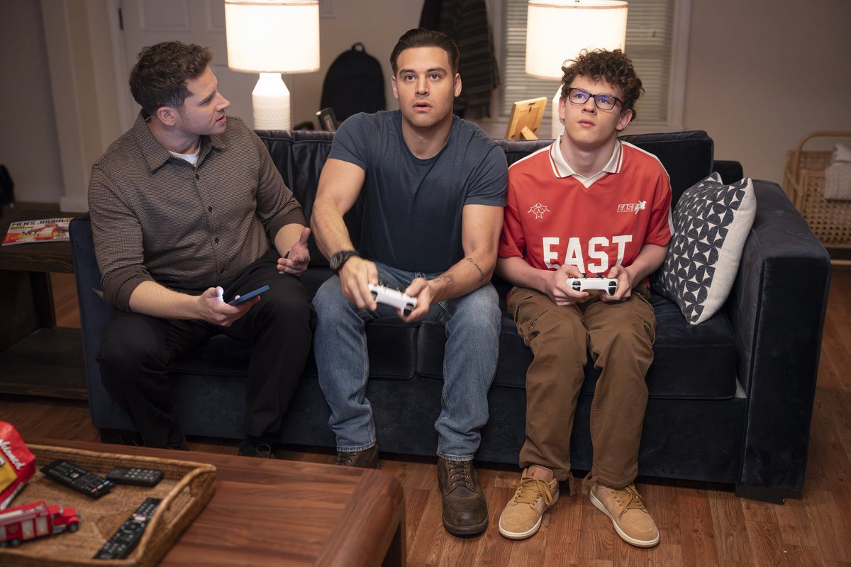 HELLO oh my god welcome back couch theory you’re so beloved I feel insane