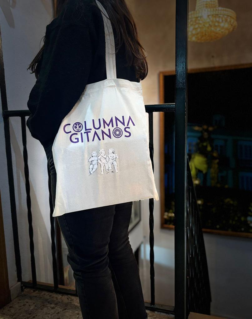 HdaddelaColumna's tweet photo. 📣 ¡Ya puedes adquirir tus calcetines y Tote bag de la @HdaddelaColumna, en la Casa Hermandad. 

#CofradíasMLG https://t.co/LeSUCzK1r1