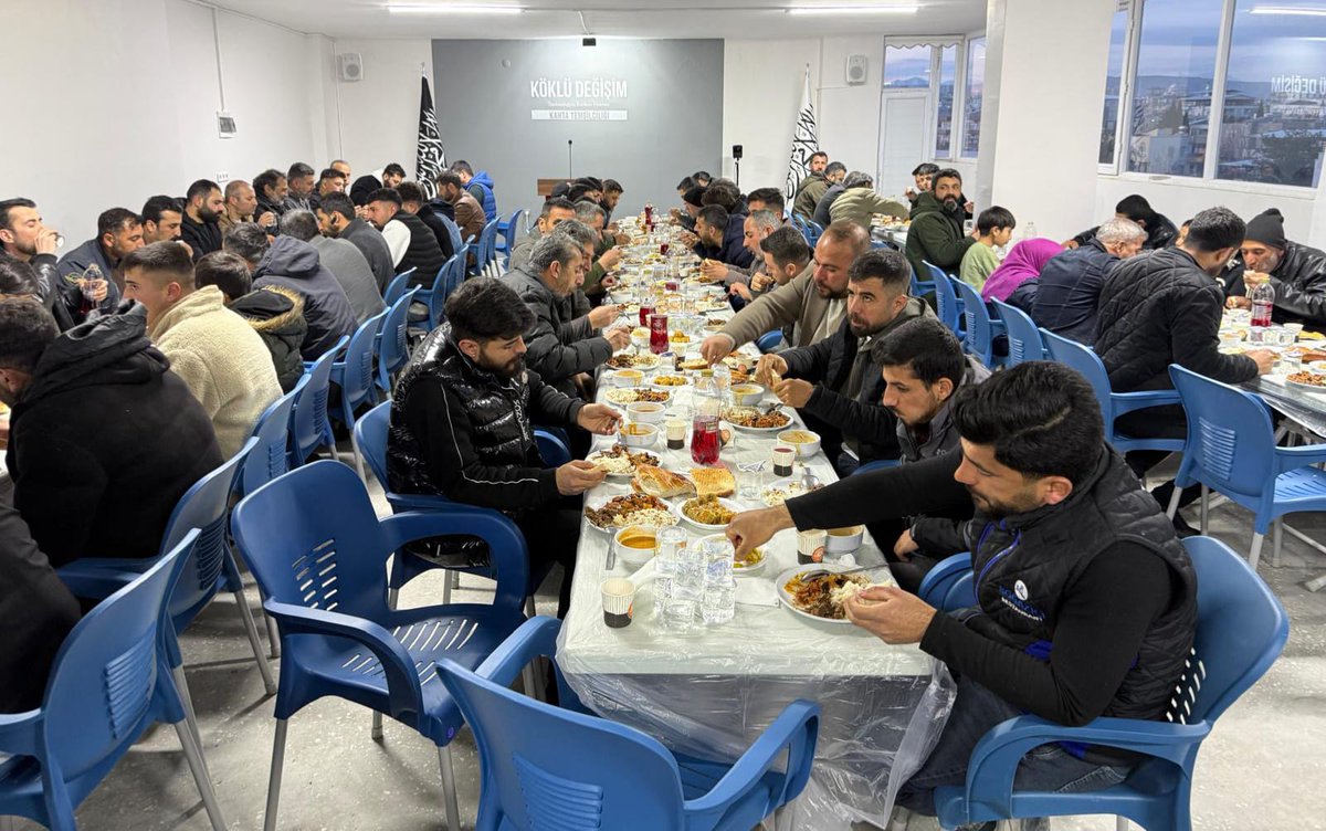 Köklü Değişim Kahta Temsilciliğimizde Hilafet'in ilga edilmesinin 102. Yılı seneyi devriyesi vesilesiyle İlahiyatçı Mustafa Küçük'ün sunumuyla “Hilafet Tercih Değil Şer’i Zorunluluktur“ başlıklı panel gerçekleştirildi. 

#TekÇözümHilafet
#ÜmmetOlmaZamanı