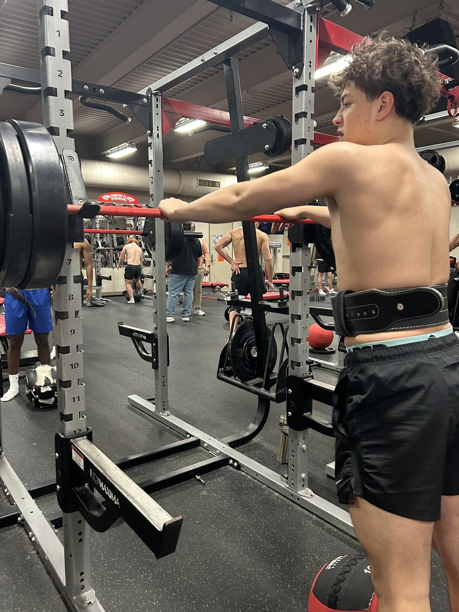 5:30am lifts cleans+squats

 <a href="/CoachKoustmer/">Coach Koustmer</a> <a href="/CoachNovak_/">Coach Neil Novak</a> 
<a href="/Coach_Gardiner/">Steve Gardiner</a>