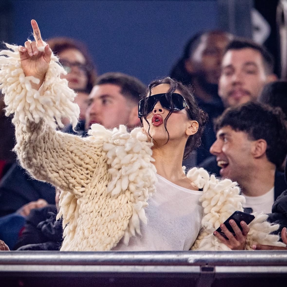 Que no surti d’aquí tweet media