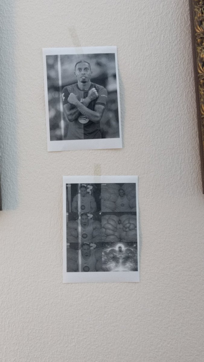 julezz2zz's tweet photo. vengo a casa d neidel a ver el furbo y tiene esto en la pared https://t.co/dF6MBawkOv