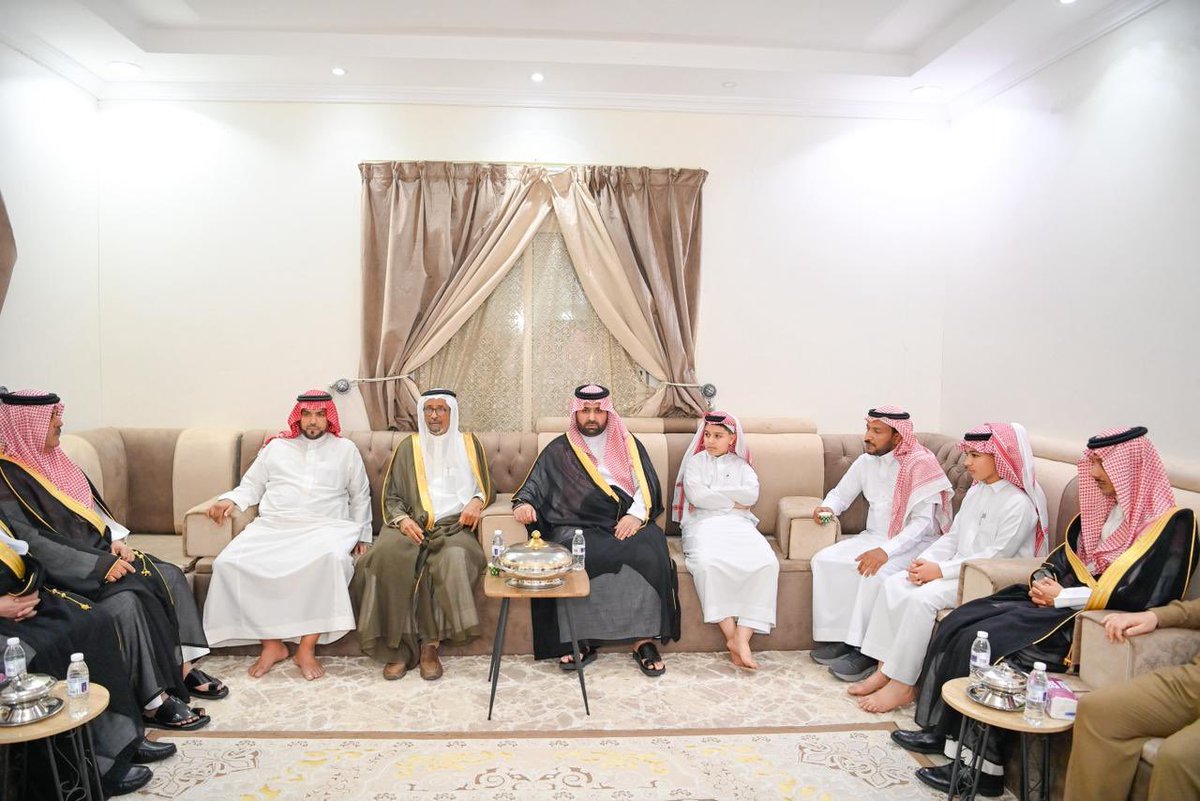 سمو أمير منطقة جازان
#محمد_بن_عبدالعزيز
يعزي عضو اللجنة المركزية لإصلاح ذات البين بالمنطقة عبداللطيف علاقي، في وفاة ابنته -رحمها الله-.