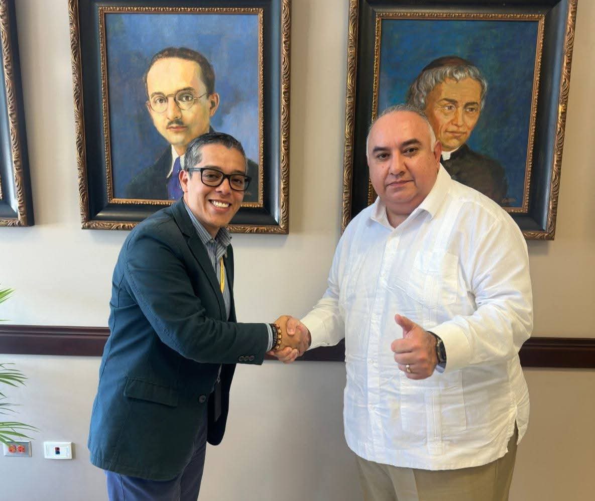 ALopezAlcalde's tweet photo. Hoy solicitamos formalmente al rector Odir Fernández la instalación definitiva de un campus de la Universidad Nacional Autónoma de Honduras en El Progreso.

Tenemos terreno, infraestructura y una juventud lista para avanzar. El Progreso merece su propio campus.

#ElProgresoYoro https://t.co/FWNZwbbcno