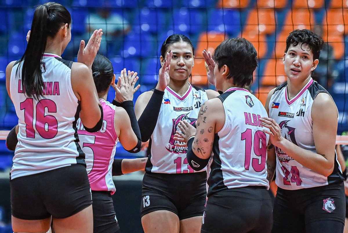 domingurlz's tweet photo. Pictures through these past games🩷🖤

#PVL2026 #CedDomingo #CelineDomingo https://t.co/xdRDrqlWjf