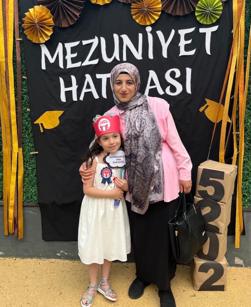 Gülben Ergen tweet media