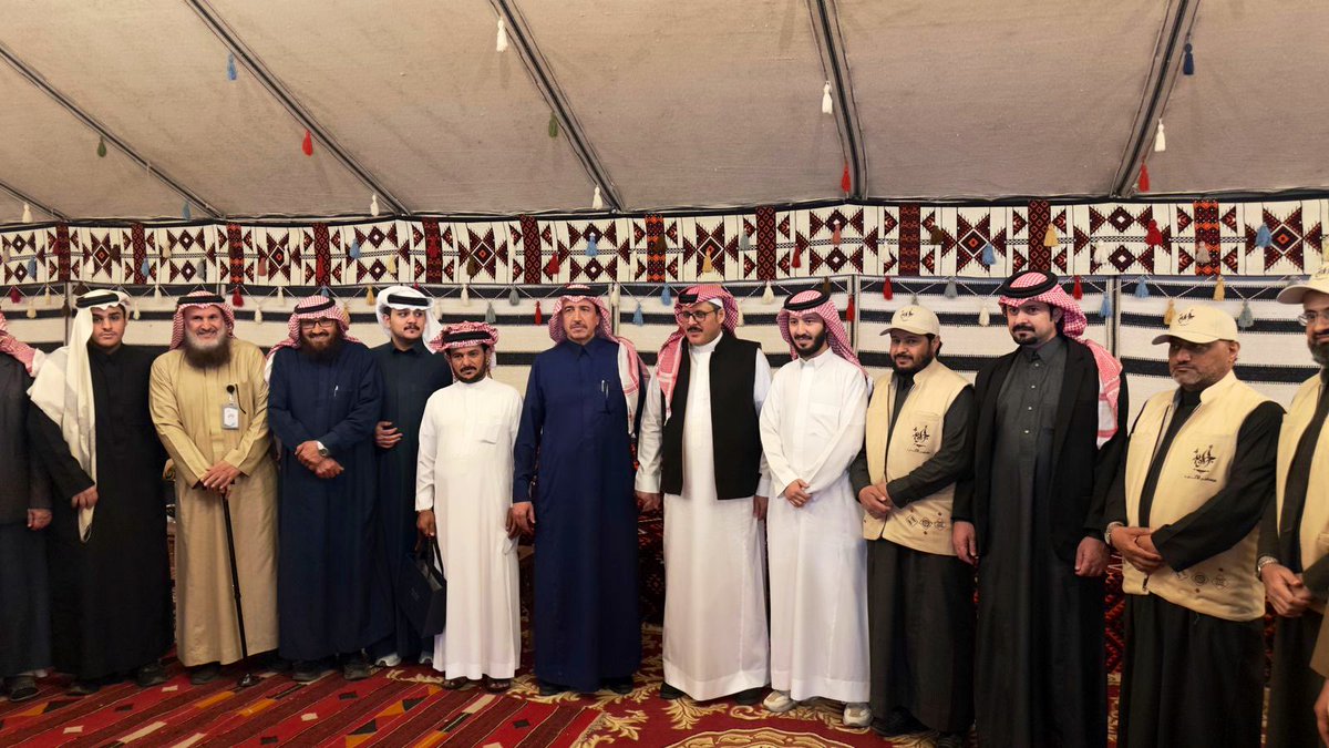etaq_sa's tweet photo. برعاية سعادة محافظ محافظة سراة عبيدة أ مسفر بن حامد آل محضي تشرفت جمعية عتاق الشبابية بسراة عبيدة بحضور سعادة أ.د. محمد علي العمري أستاذ اللغة العربية بجامعة الملك خالد، في ليلة جمعية عتاق بـ ديوانية أجاويد ، ضمن مبادرة أجاويد4

حضور علمي مميز أضفى على الأمسية قيمة معرفية وأدبية ثرية ، وأكد أهمية الشراكة بين المؤسسات الأكاديمية والثقافية والمجتمعية في تعزيز الوعي والثقافة وتمكين الشباب

 #جمعية_عتاق_الشبابية 
#أجاويد4
#سراة_عبيدة
#عسير