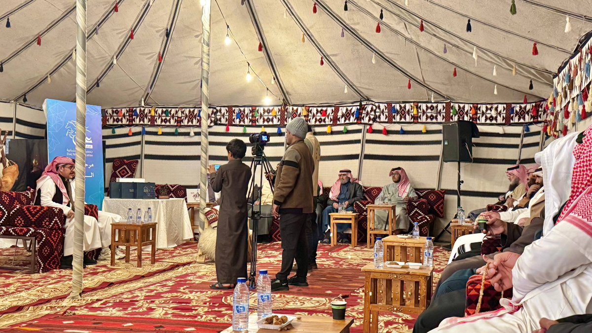 etaq_sa's tweet photo. برعاية سعادة محافظ محافظة سراة عبيدة أ مسفر بن حامد آل محضي تشرفت جمعية عتاق الشبابية بسراة عبيدة بحضور سعادة أ.د. محمد علي العمري أستاذ اللغة العربية بجامعة الملك خالد، في ليلة جمعية عتاق بـ ديوانية أجاويد ، ضمن مبادرة أجاويد4

حضور علمي مميز أضفى على الأمسية قيمة معرفية وأدبية ثرية ، وأكد أهمية الشراكة بين المؤسسات الأكاديمية والثقافية والمجتمعية في تعزيز الوعي والثقافة وتمكين الشباب

 #جمعية_عتاق_الشبابية 
#أجاويد4
#سراة_عبيدة
#عسير