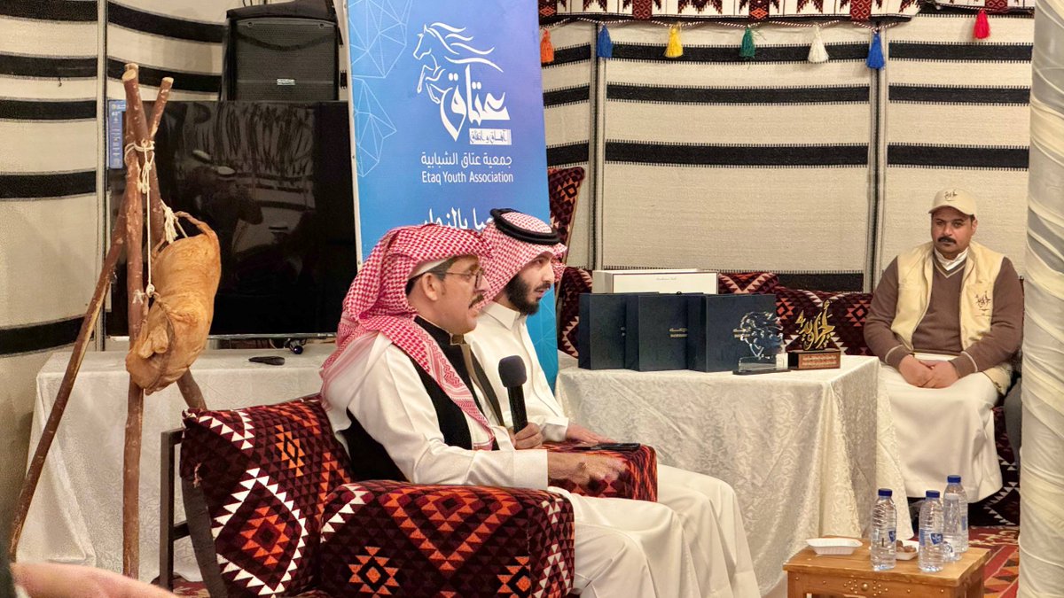 etaq_sa's tweet photo. برعاية سعادة محافظ محافظة سراة عبيدة أ مسفر بن حامد آل محضي تشرفت جمعية عتاق الشبابية بسراة عبيدة بحضور سعادة أ.د. محمد علي العمري أستاذ اللغة العربية بجامعة الملك خالد، في ليلة جمعية عتاق بـ ديوانية أجاويد ، ضمن مبادرة أجاويد4

حضور علمي مميز أضفى على الأمسية قيمة معرفية وأدبية ثرية ، وأكد أهمية الشراكة بين المؤسسات الأكاديمية والثقافية والمجتمعية في تعزيز الوعي والثقافة وتمكين الشباب

 #جمعية_عتاق_الشبابية 
#أجاويد4
#سراة_عبيدة
#عسير